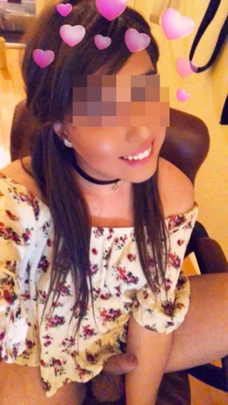 Rencontrer une belle teen trans lausannoise en selfie la bite à l'air pour un plan cul