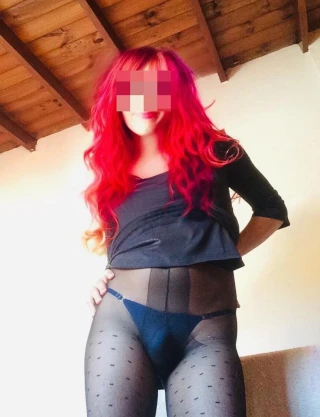 Travelo sexy aime sucer et se faire baiser l'anus dans le Lot-et-Garonne